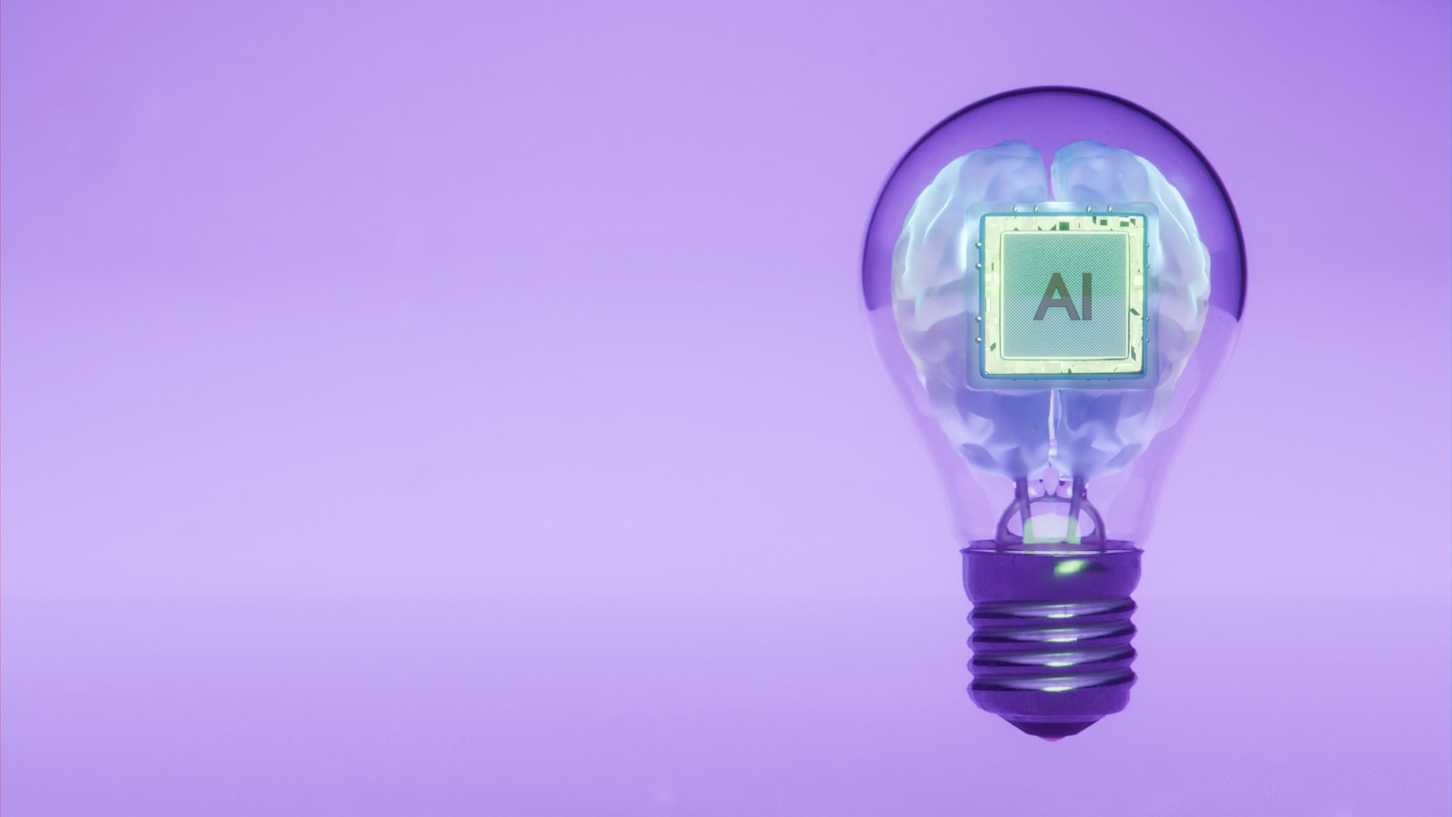 KI-Prozessor in einer Glühbirne als Symbol für Content-Automatisierung